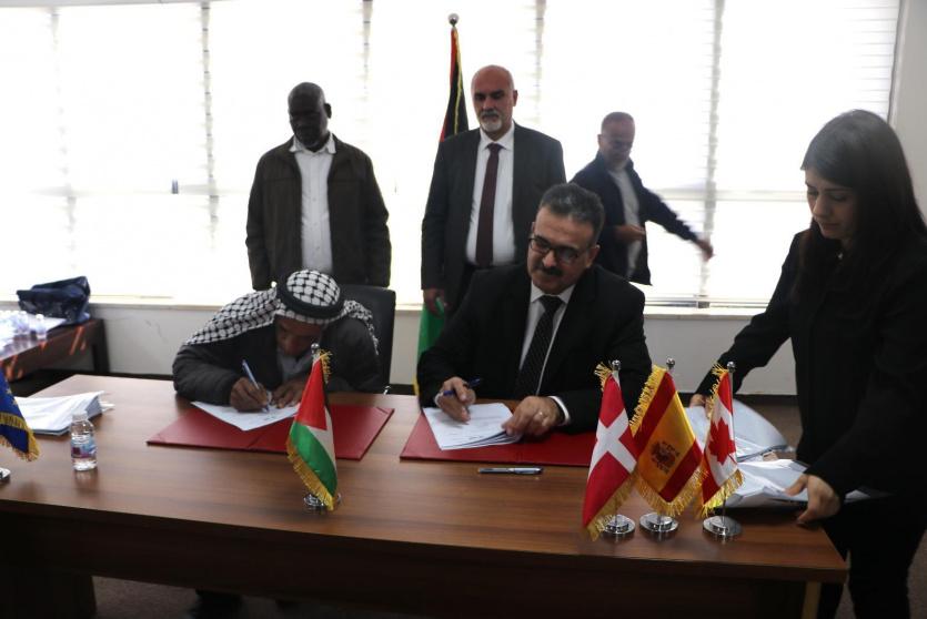 خلال التوقيع 