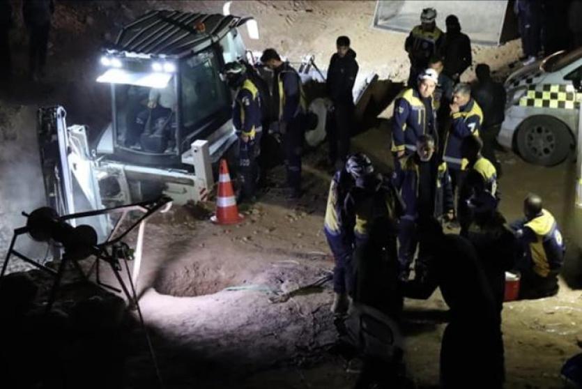 خلال عمل الطواقم لإنقاذ الطفلة شذى