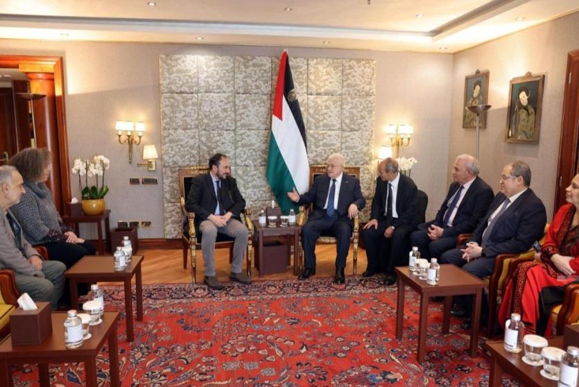 الرئيس عباس يلتقي أمين عام الحزب الشيوعي الإيطالي