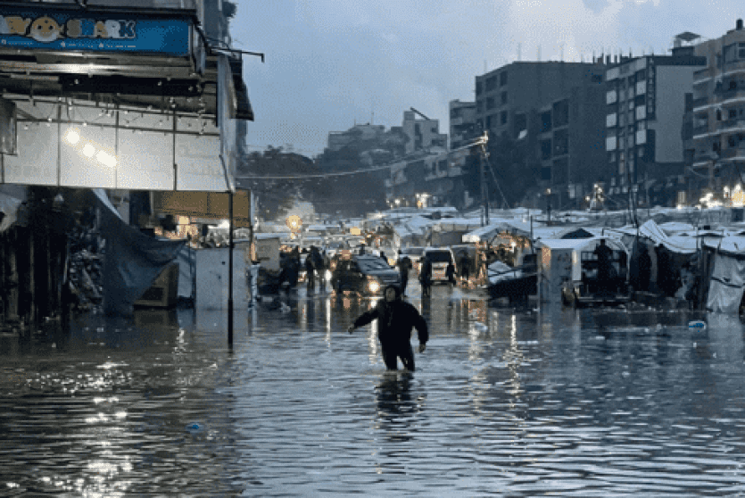 الأمطار الغزيرة تغرق خيام النازحين وتُصيب عدداً منهم في قطاع غزة