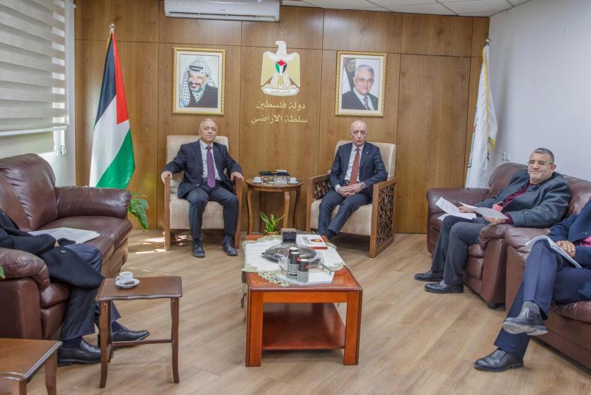 رئيس سلطة الأراضي يبحث مع رئيس بلدية طولكرم سبل تعزيز التعاون والتنسيق المشترك في إدارة قطاع الأراضي في المدينة