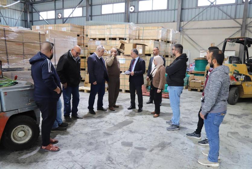 رئيس سلطة الطاقة يشرف على استلام مواد كهربائية لإعادة اعمار قطاع الطاقة في غزة