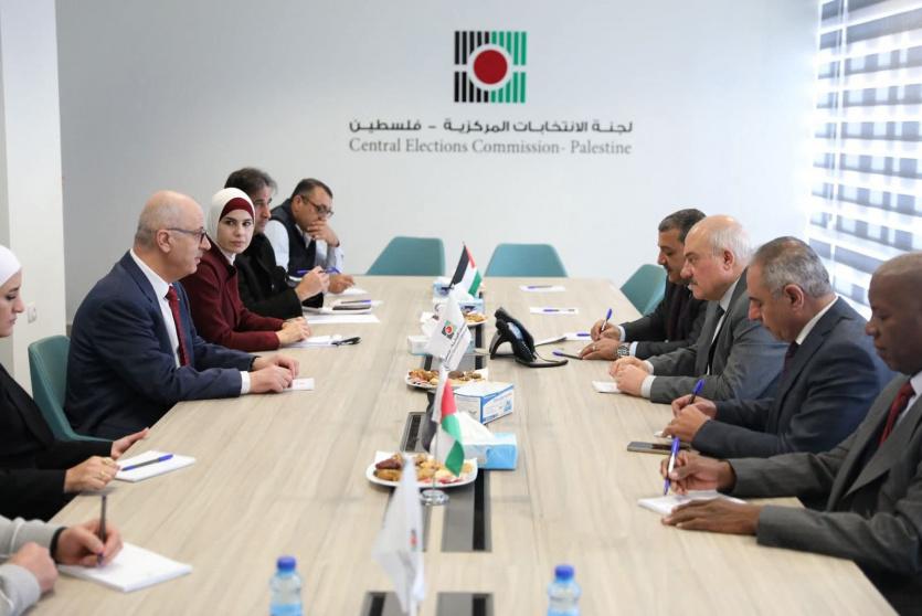 وزارة الحكم المحلي ولجنة الانتخابات المركزية تبحثان الاستعدادات الجارية لاجراء الانتخابات المحلية