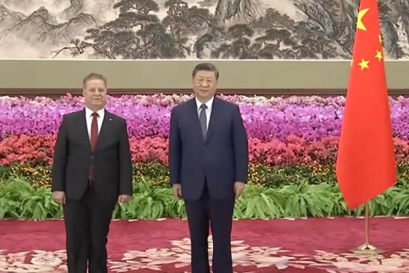 السفير جواد عواد يقدم أوراق اعتماده للرئيس الصيني