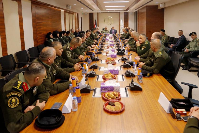 الشيخ يزور مقر قيادة الاستخبارات العسكرية