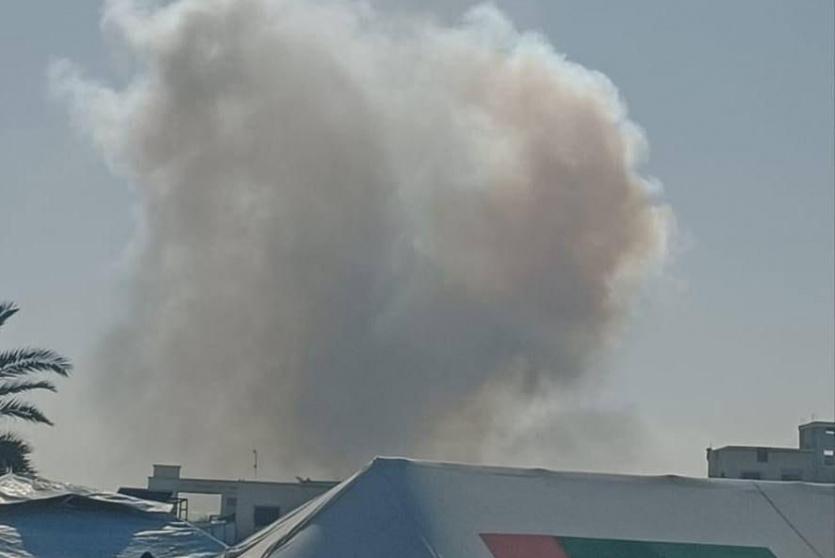 من قصف مخيم بخانيونس صباح اليوم