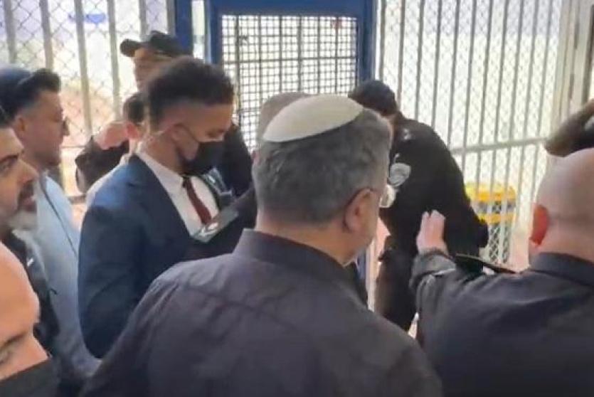 خلال اقتحام بن غفير للسجن