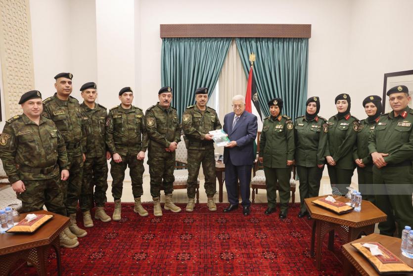 الرئيس عباس يتسلم التقرير السنوي لعام 2025 لقوات الأمن الوطني