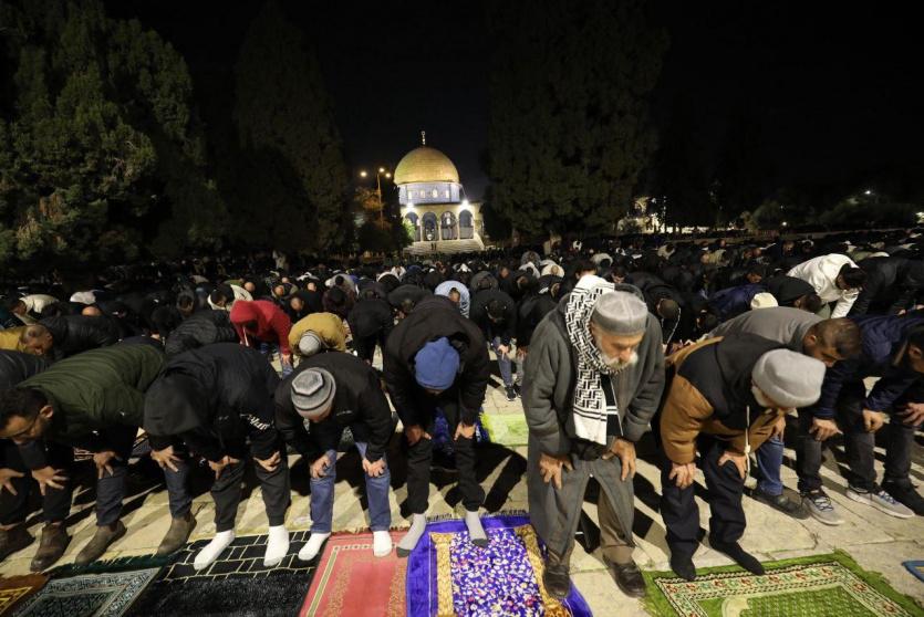 60 ألفًا يؤدون صلاة التراويح في المسجد الأقصى