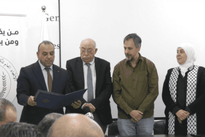 وسام الثقافة والفنون: فلسطين تحتفي بالناشر اليوناني فنيزيلوس ونجله كونستانتينوس