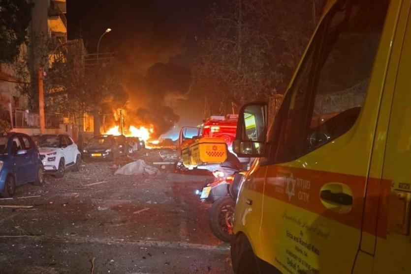 حرب وغارات على إيران ورشقات صاروخية تستهدف إسرائيل وقواعد أميركية بالخليج