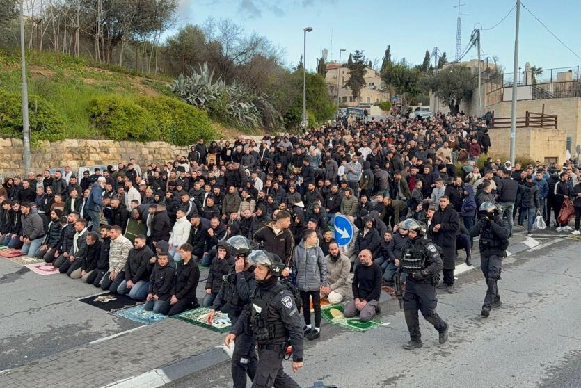 الاحتلال يمنع صلاة العيد في "الأقصى" والمصلون يؤدونها في محيطه وسط تضييق واعتداءات