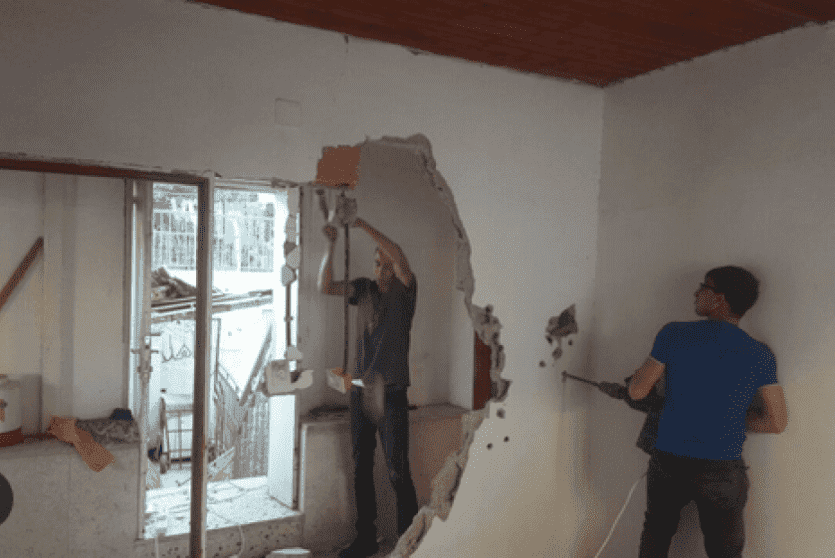 الاحتلال يجبر مقدسيًا على هدم منزله ذاتيًا في سلوان