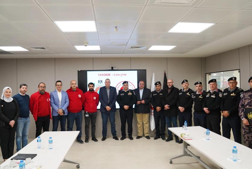 بحضور رئيس الجمعية ومديرها العام.. اللواء ركن أكرم ثوابتة يزور جمعية الهلال الأحمر