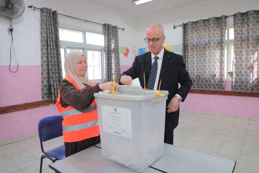 رئيس لجنة الانتخابات المركزية الدكتور رامي الحمد الله