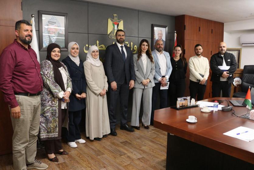 تعزيزًا لبيئة الريادة والابتكار في البلديات وتحسين الخدمات وتعزيز فرص العمل: لقاء يجمع وزيرة العمل برئيس بلدية البيرة.