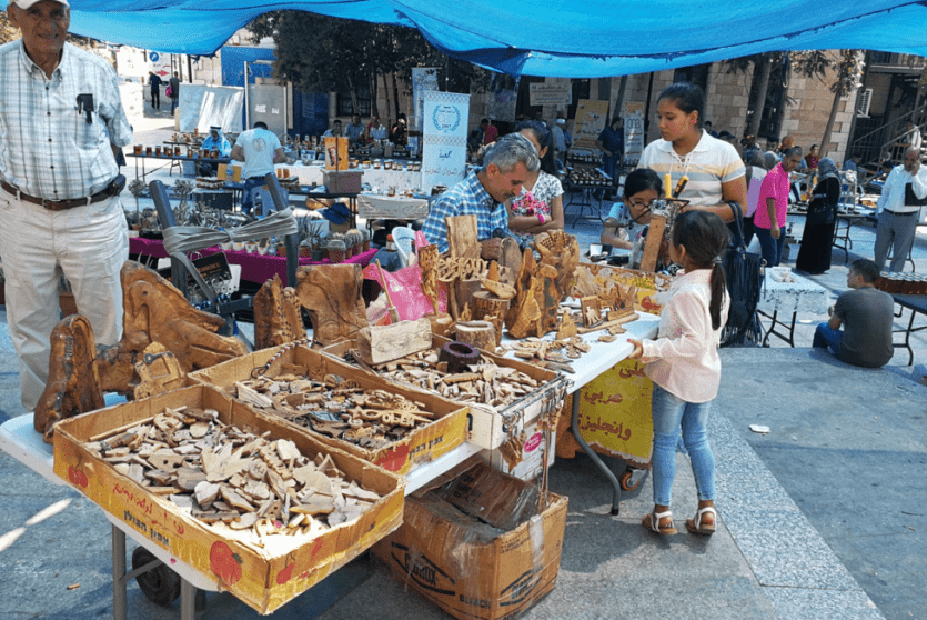 خشب الزيتون ... حرفة تواجه الإنقراض  