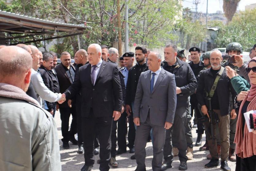وزير الداخلية يتفقد محافظة جنين ويلتقي المحافظ ويعقد اجتماعاً موسعاً