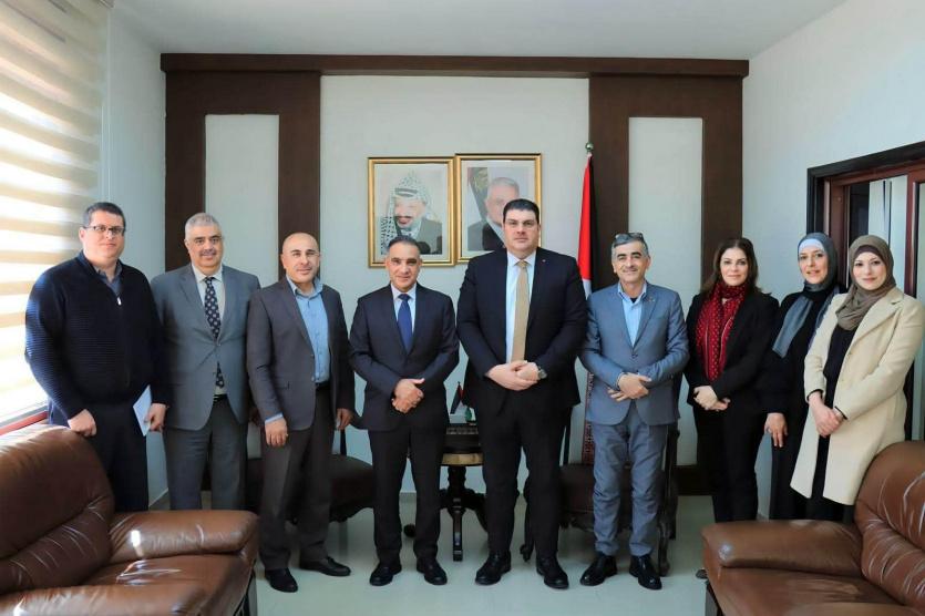 وزارة النقل وسلطة الطاقة تبحثان توسيع استخدام الطاقة الشمسية وربط مديريات الوزارة ضمن منظومة متكاملة